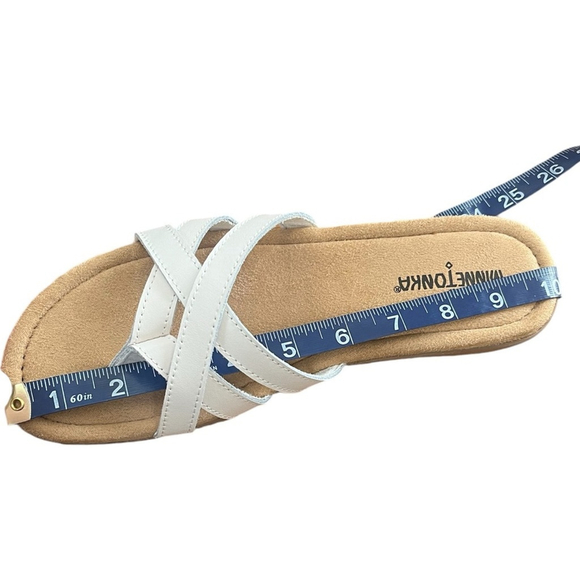 NWB MINNETONKA Sunny White Leather Flip Flop Thong Sandals Shoes Women’s Size 9 - Picture 7 of 7